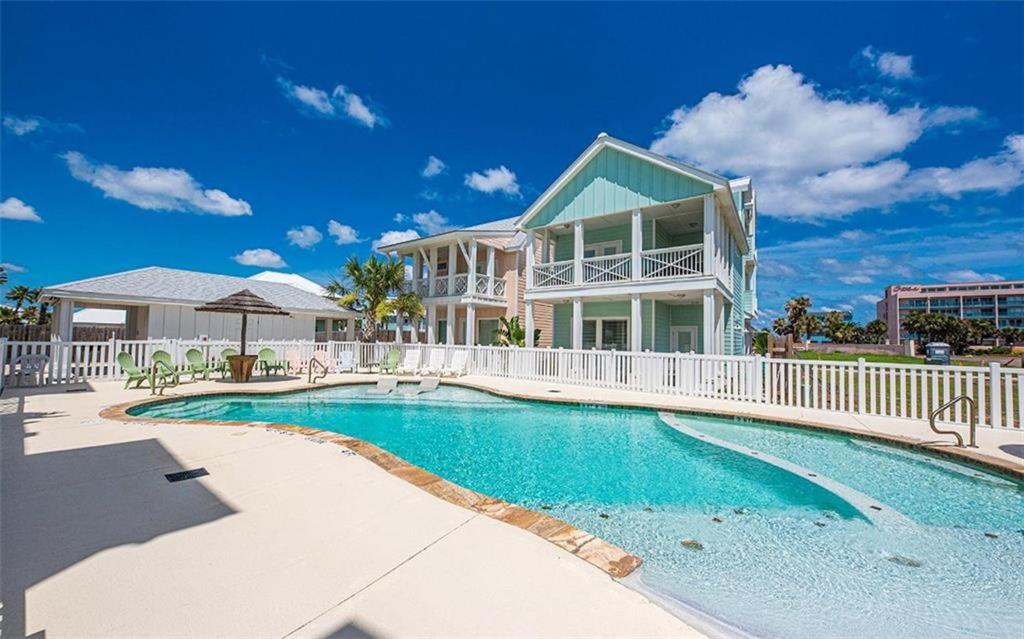 | CLP804 Upscale 5 Bedroom Home, Close to Beach with Boardwalk, Community Pool