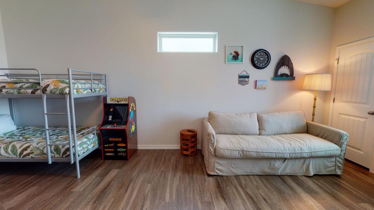 | CLP804 Upscale 5 Bedroom Home, Close to Beach with Boardwalk, Community Pool