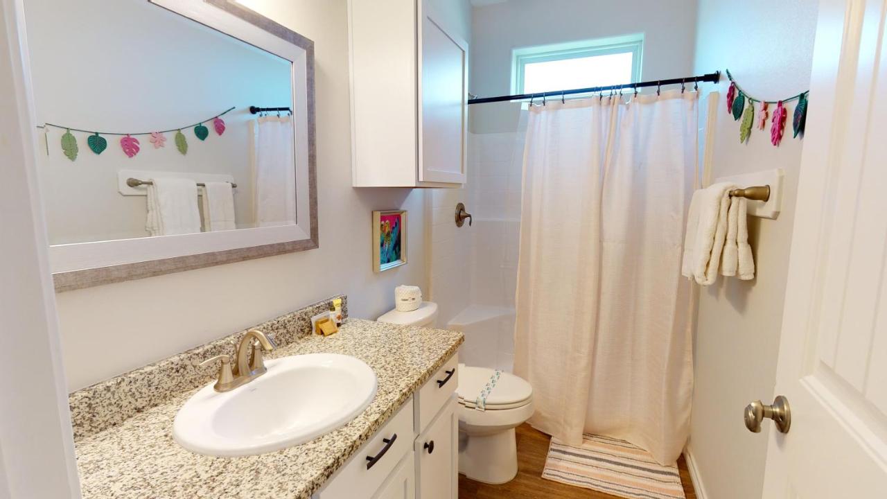 | CLP804 Upscale 5 Bedroom Home, Close to Beach with Boardwalk, Community Pool