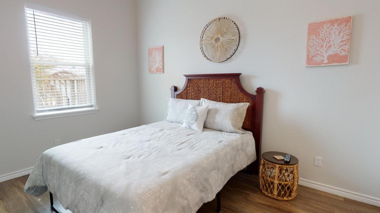 | CLP804 Upscale 5 Bedroom Home, Close to Beach with Boardwalk, Community Pool