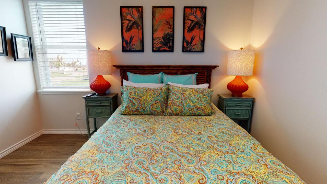 | CLP804 Upscale 5 Bedroom Home, Close to Beach with Boardwalk, Community Pool
