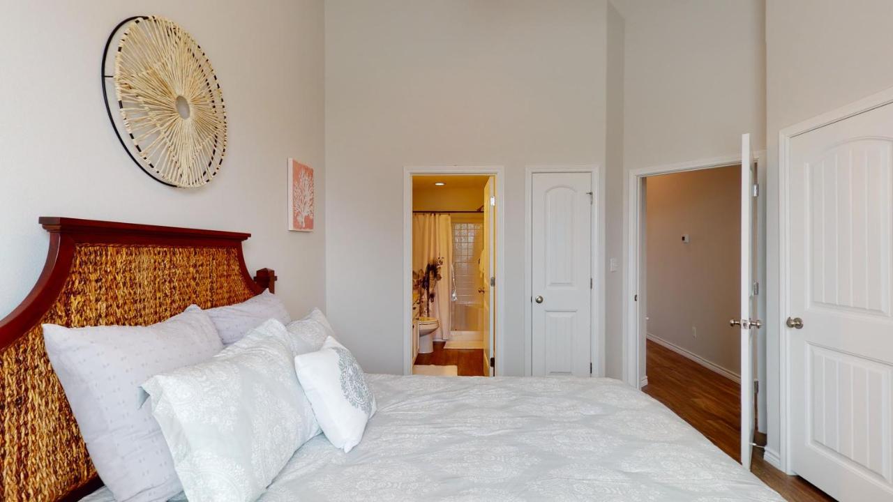 | CLP804 Upscale 5 Bedroom Home, Close to Beach with Boardwalk, Community Pool