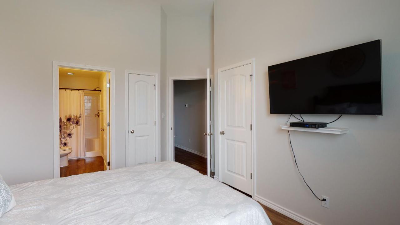 | CLP804 Upscale 5 Bedroom Home, Close to Beach with Boardwalk, Community Pool