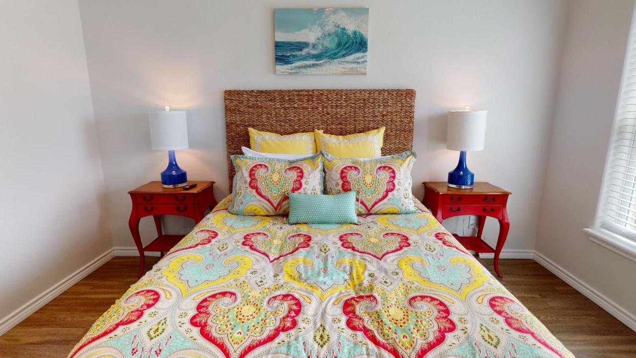 | CLP804 Upscale 5 Bedroom Home, Close to Beach with Boardwalk, Community Pool