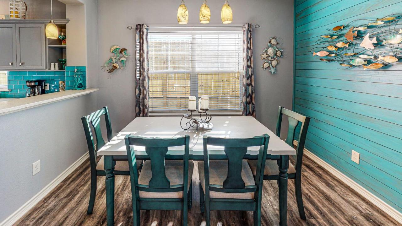 | MC16 Multi-Level Condo, Shared Pool & Hot Tub, Close to Beach