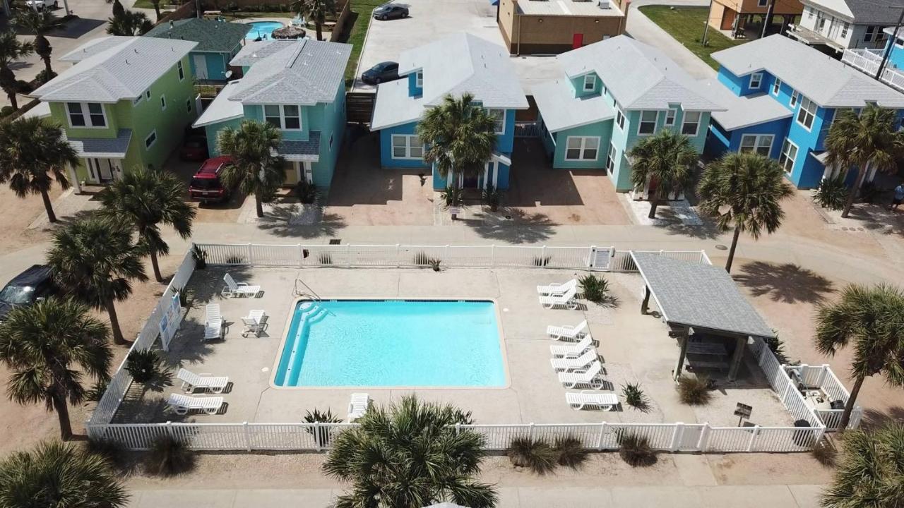  | RP23 Fun Townhouse with Fiesta Decor, Shared Pool, Ample Parking