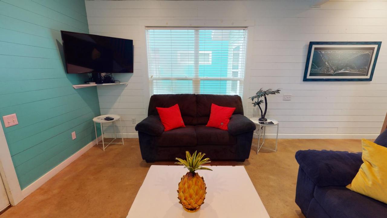  | RP23 Fun Townhouse with Fiesta Decor, Shared Pool, Ample Parking