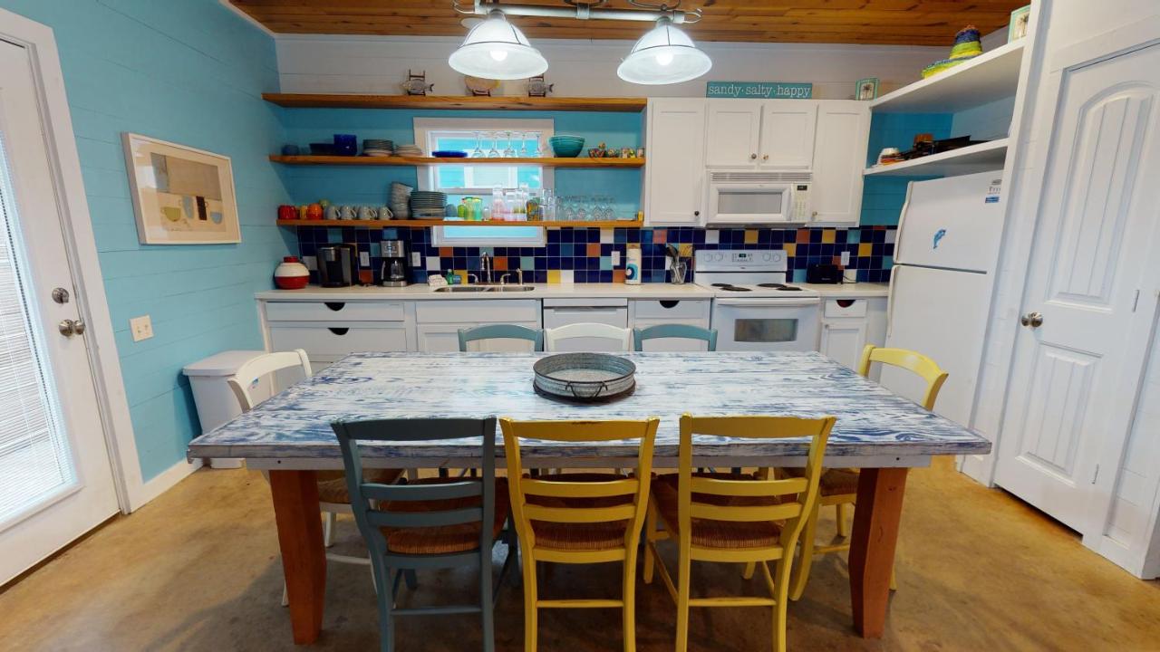  | RP23 Fun Townhouse with Fiesta Decor, Shared Pool, Ample Parking