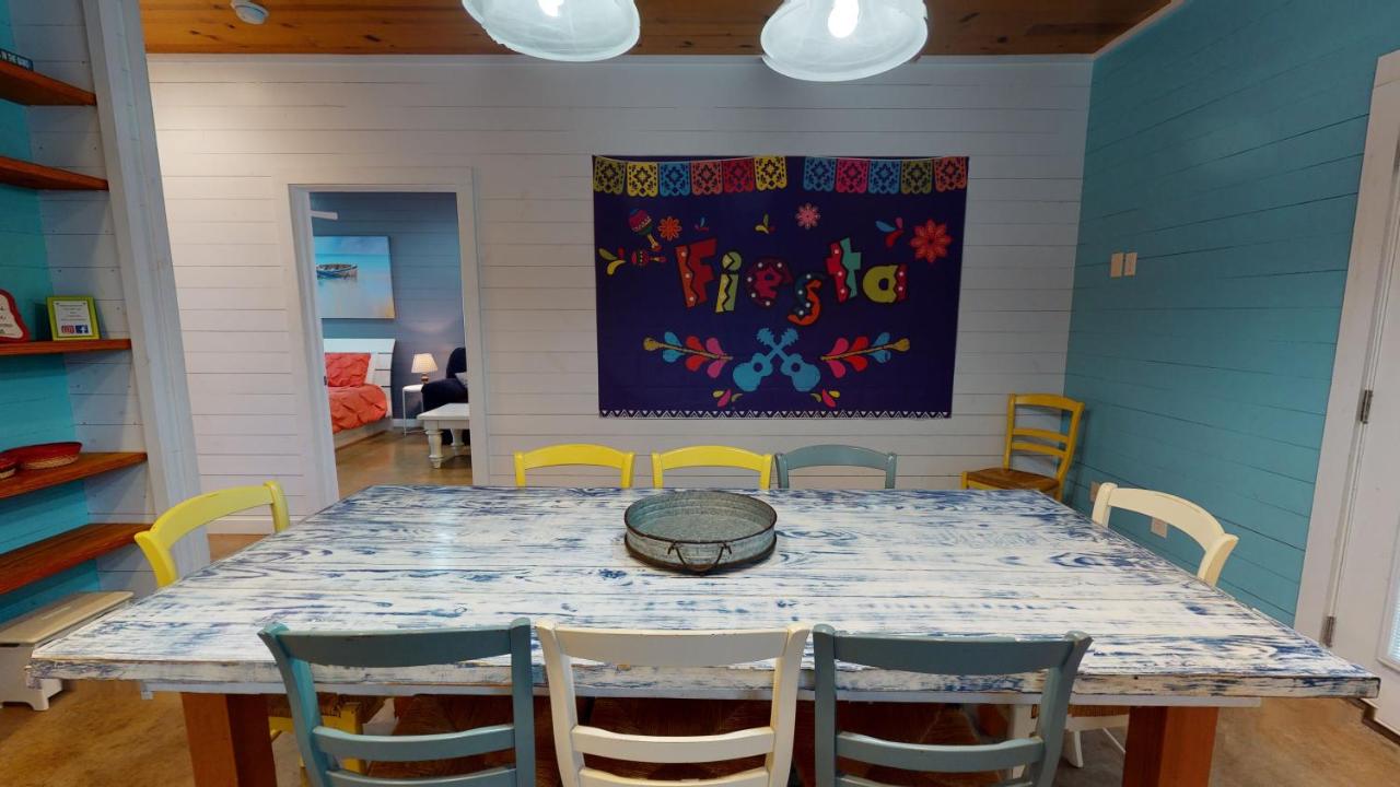  | RP23 Fun Townhouse with Fiesta Decor, Shared Pool, Ample Parking
