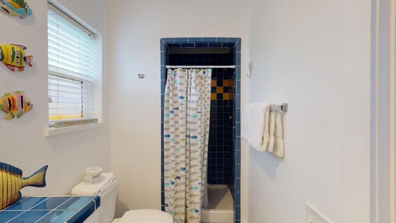  | RP23 Fun Townhouse with Fiesta Decor, Shared Pool, Ample Parking