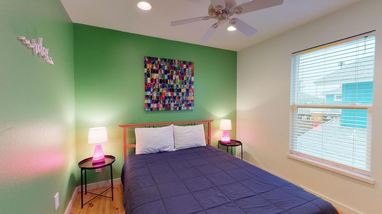  | RP23 Fun Townhouse with Fiesta Decor, Shared Pool, Ample Parking