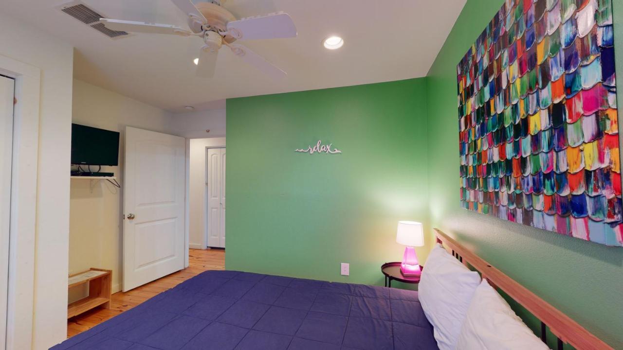  | RP23 Fun Townhouse with Fiesta Decor, Shared Pool, Ample Parking