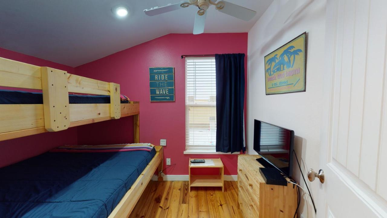  | RP23 Fun Townhouse with Fiesta Decor, Shared Pool, Ample Parking