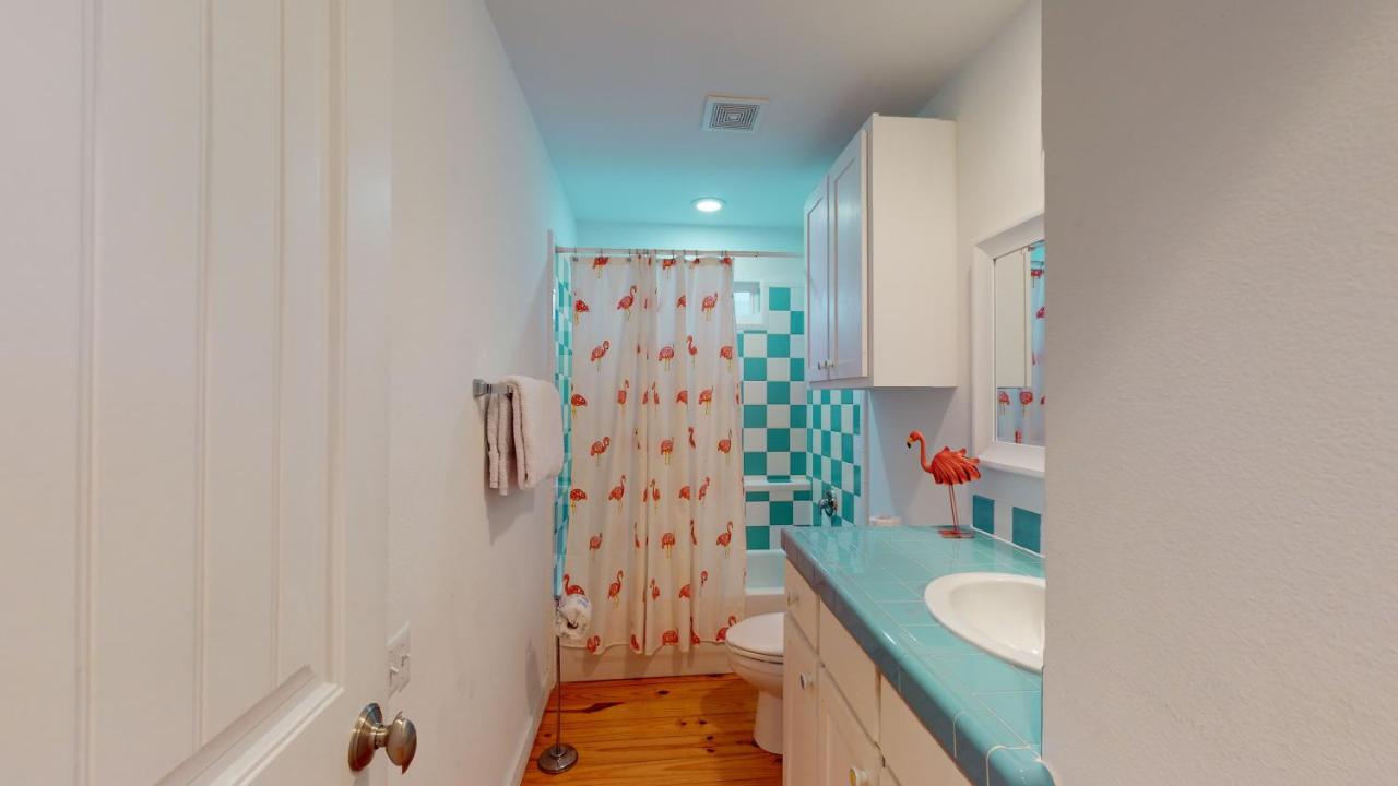  | RP23 Fun Townhouse with Fiesta Decor, Shared Pool, Ample Parking