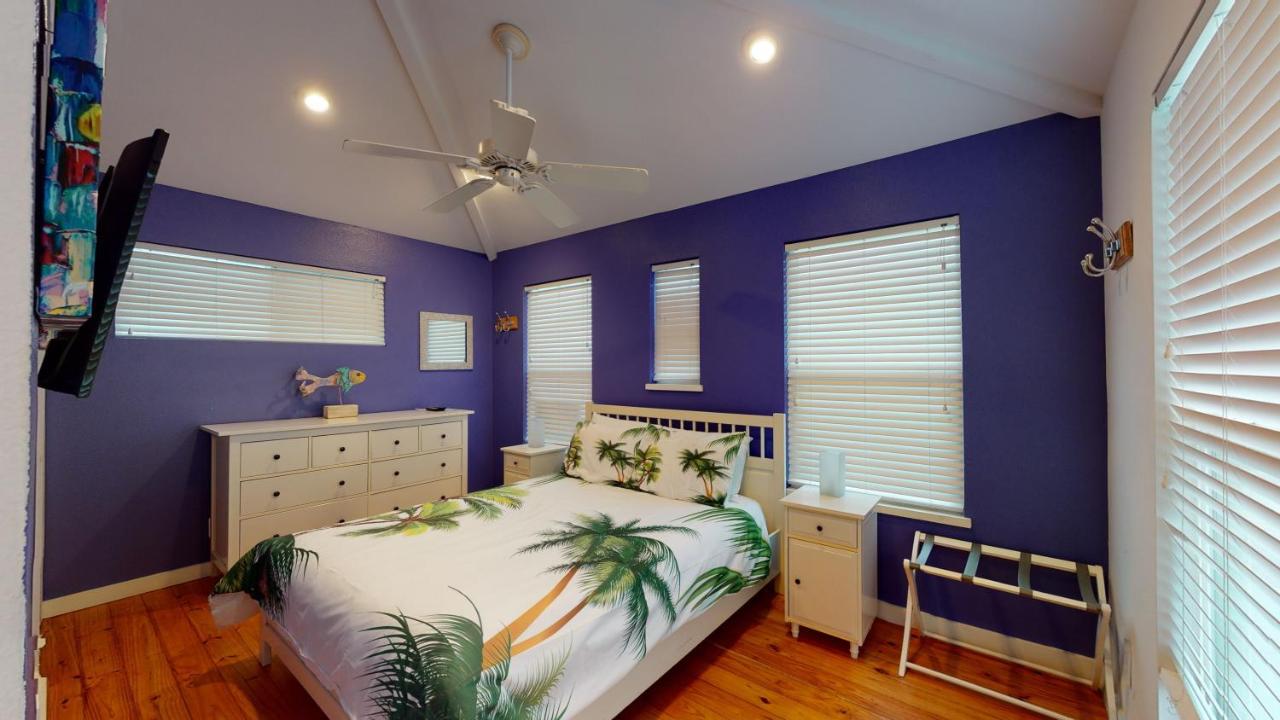  | RP23 Fun Townhouse with Fiesta Decor, Shared Pool, Ample Parking