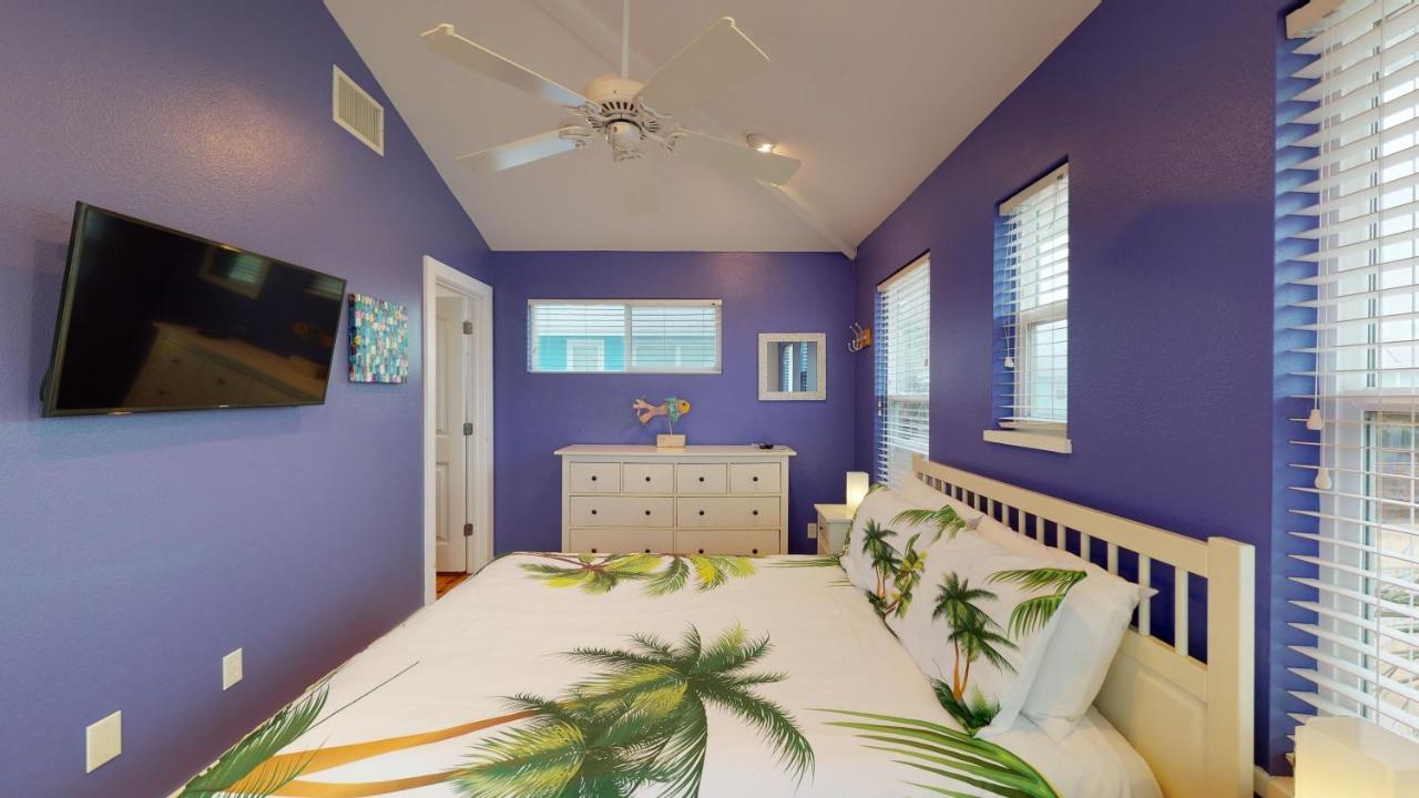  | RP23 Fun Townhouse with Fiesta Decor, Shared Pool, Ample Parking