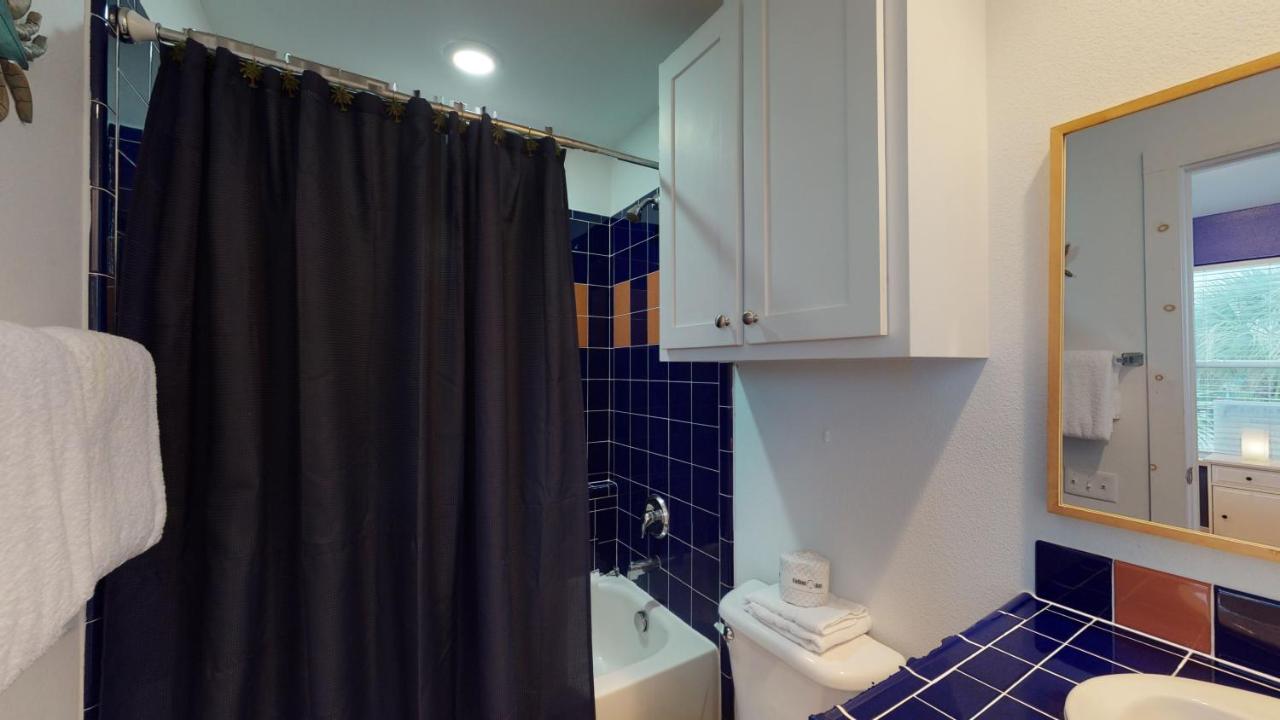  | RP23 Fun Townhouse with Fiesta Decor, Shared Pool, Ample Parking