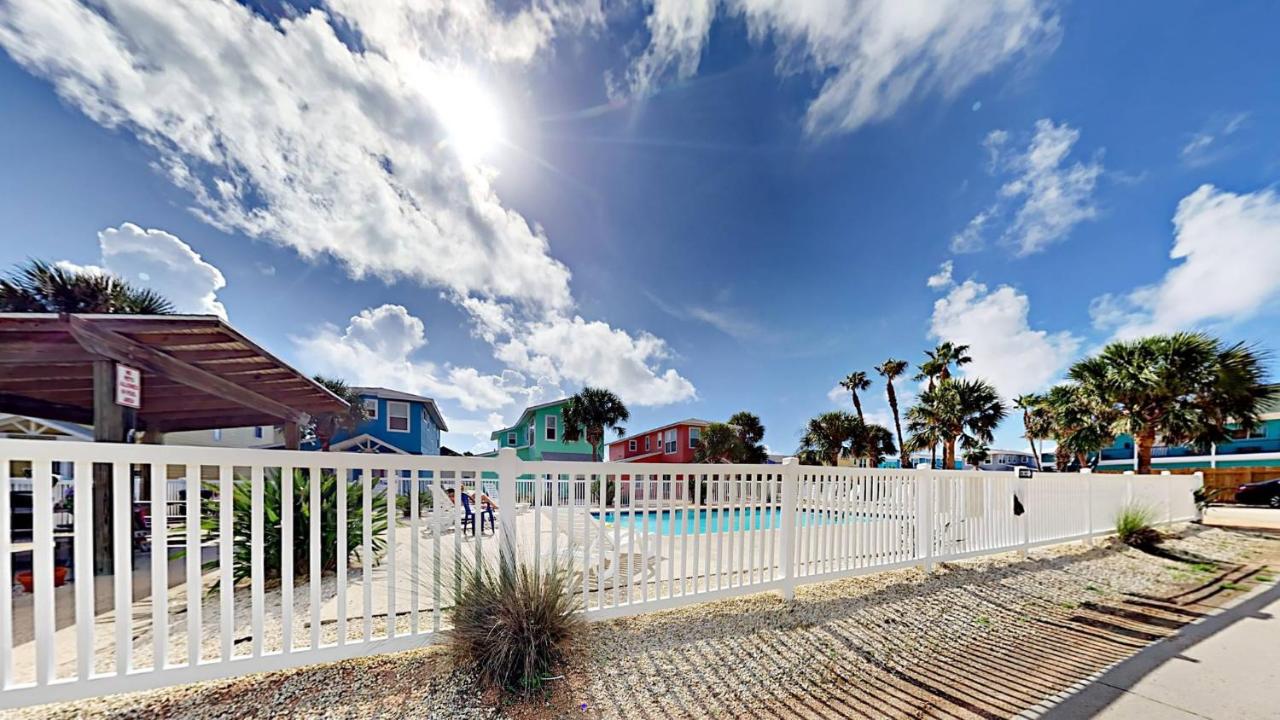  | RP23 Fun Townhouse with Fiesta Decor, Shared Pool, Ample Parking