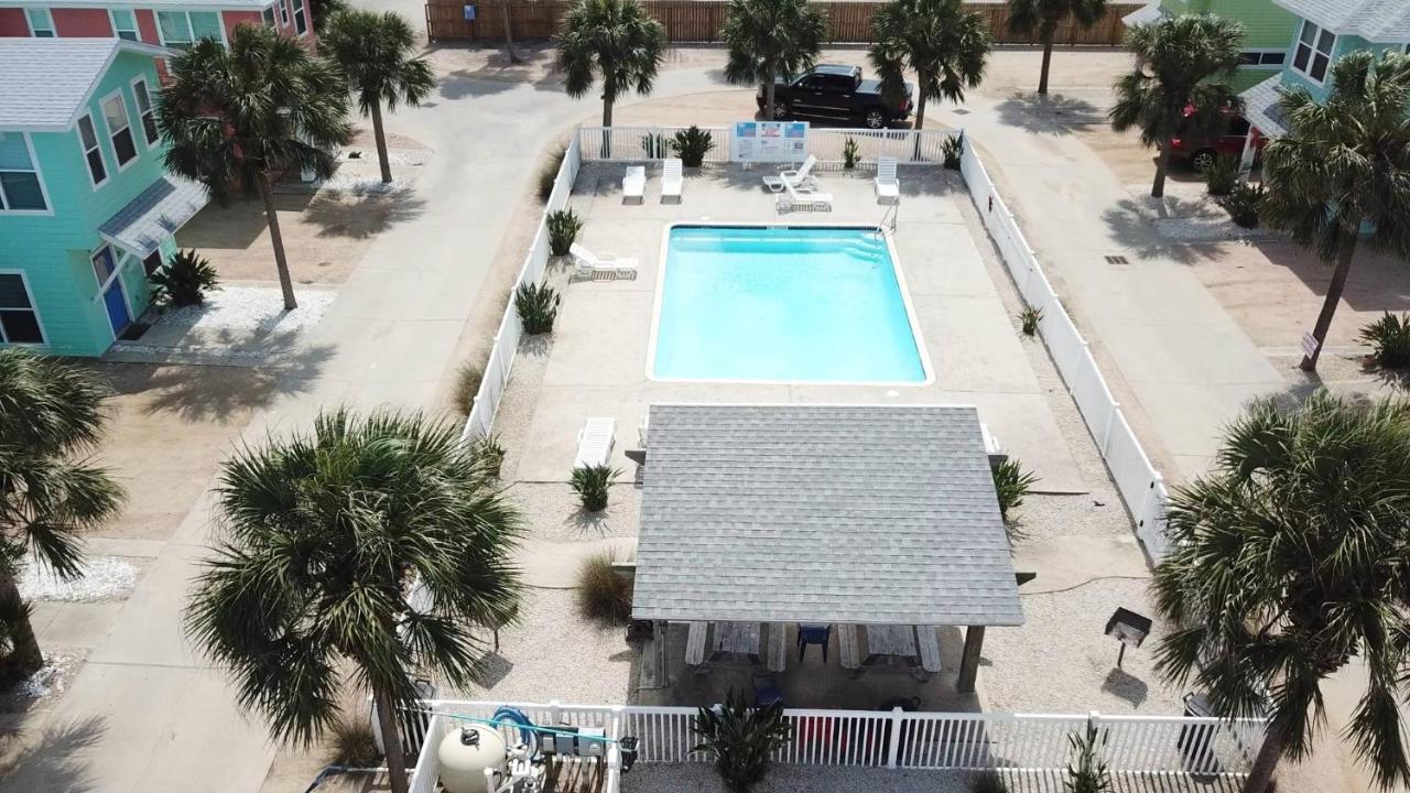  | RP23 Fun Townhouse with Fiesta Decor, Shared Pool, Ample Parking