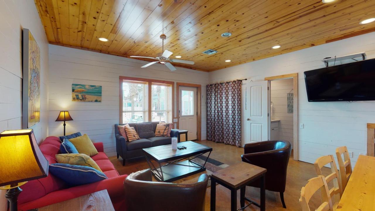  | TC102 Townhome Located in Town, Close to beach, Shared Pool
