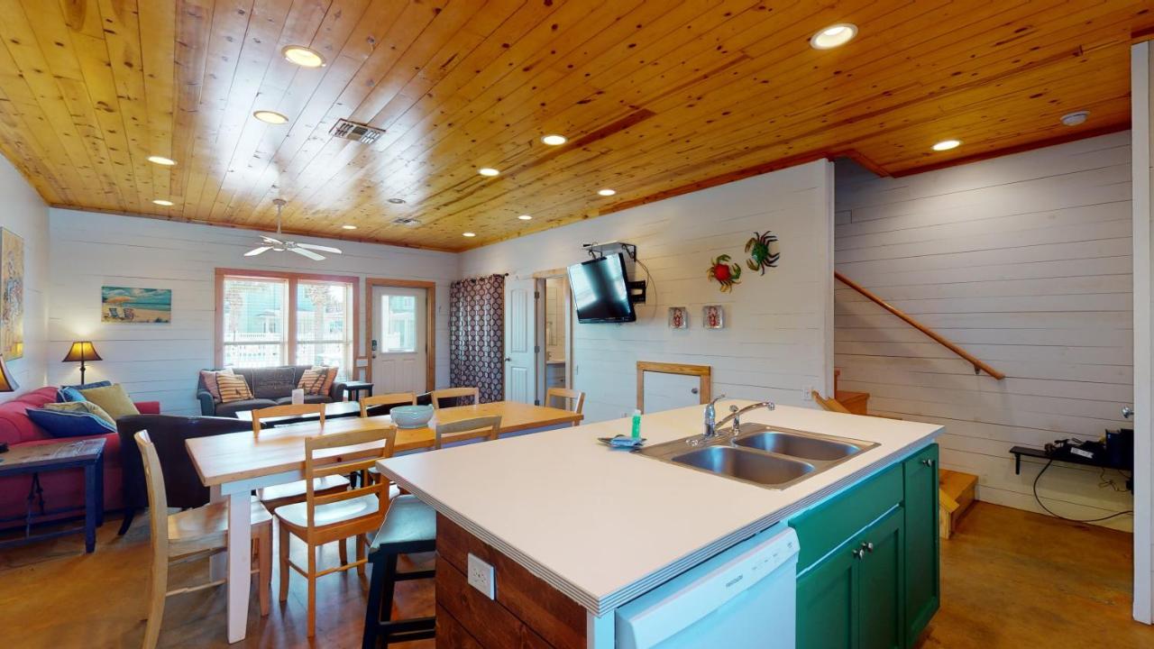 | TC102 Townhome Located in Town, Close to beach, Shared Pool