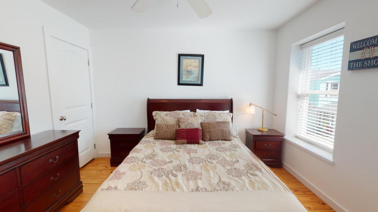 | TC102 Townhome Located in Town, Close to beach, Shared Pool