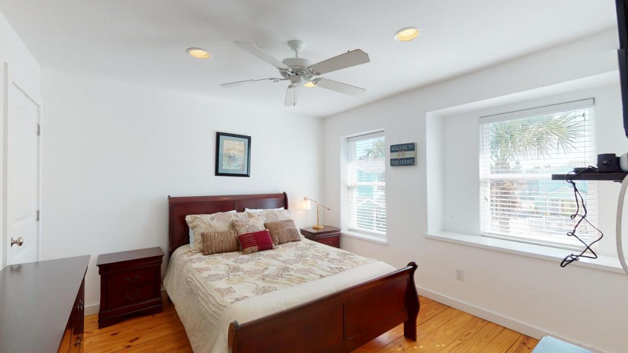 | TC102 Townhome Located in Town, Close to beach, Shared Pool