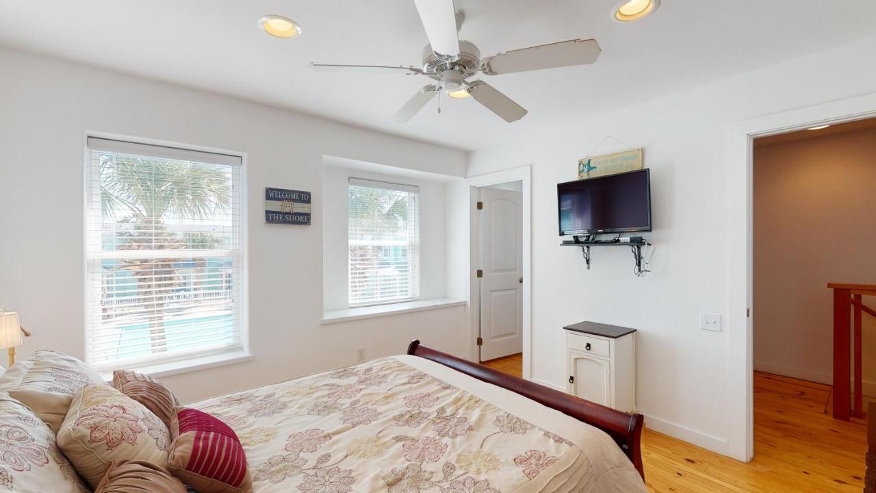 | TC102 Townhome Located in Town, Close to beach, Shared Pool