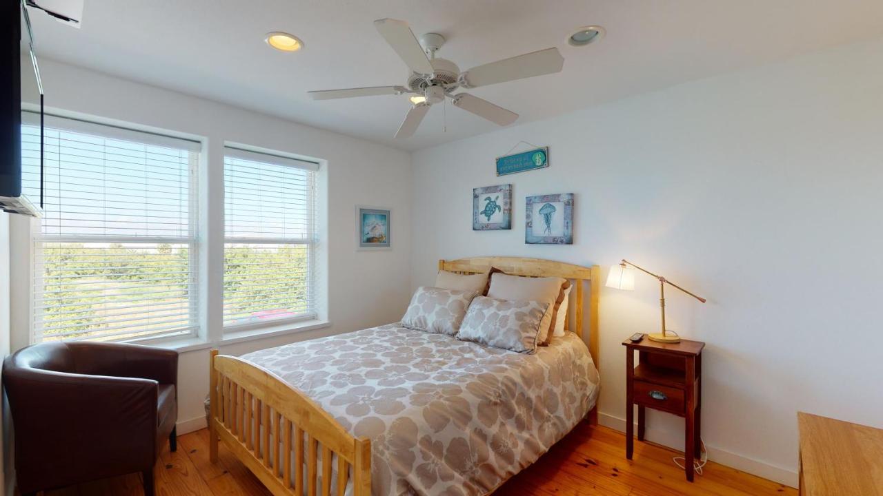 | TC102 Townhome Located in Town, Close to beach, Shared Pool