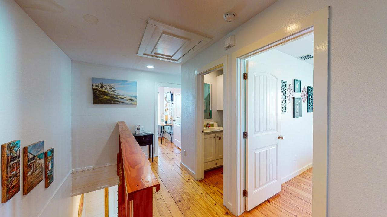  | TC103 Townhome Located in Town, Close to beach, Shared Pool