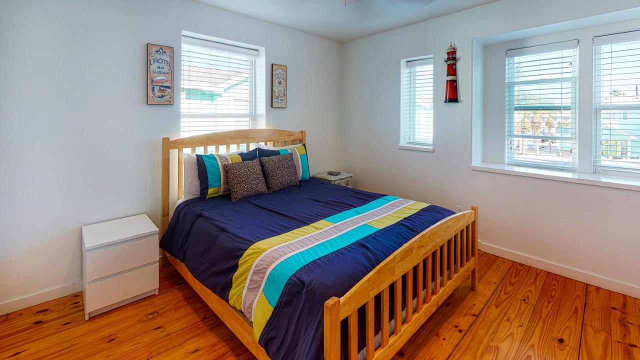  | TC103 Townhome Located in Town, Close to beach, Shared Pool