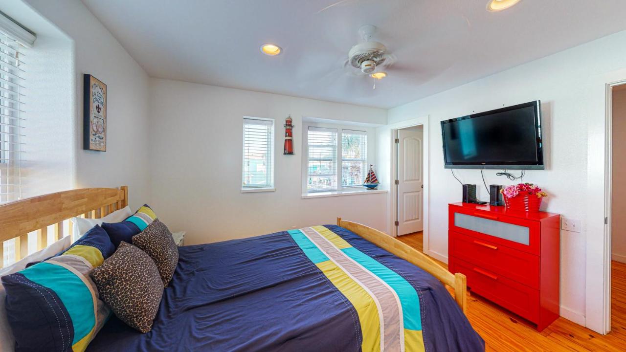  | TC103 Townhome Located in Town, Close to beach, Shared Pool