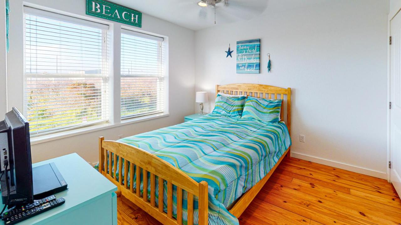  | TC103 Townhome Located in Town, Close to beach, Shared Pool