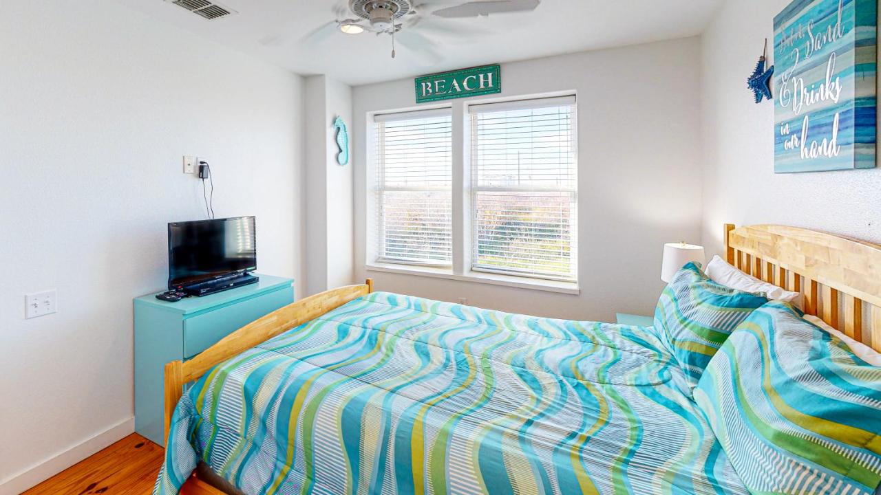  | TC103 Townhome Located in Town, Close to beach, Shared Pool