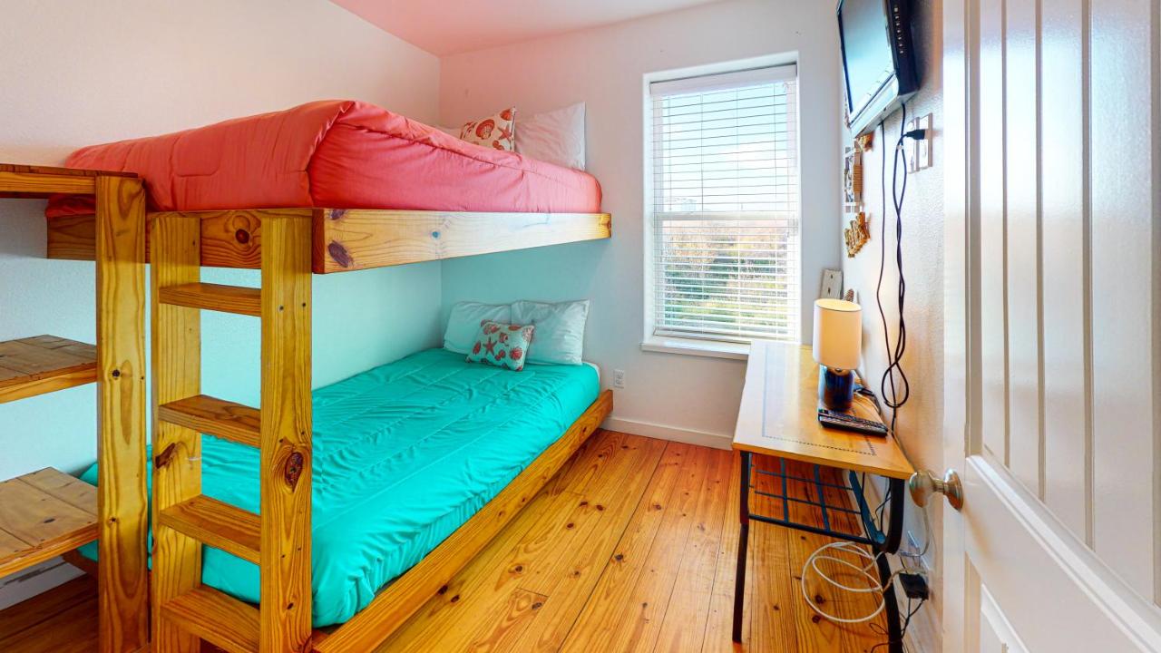  | TC103 Townhome Located in Town, Close to beach, Shared Pool