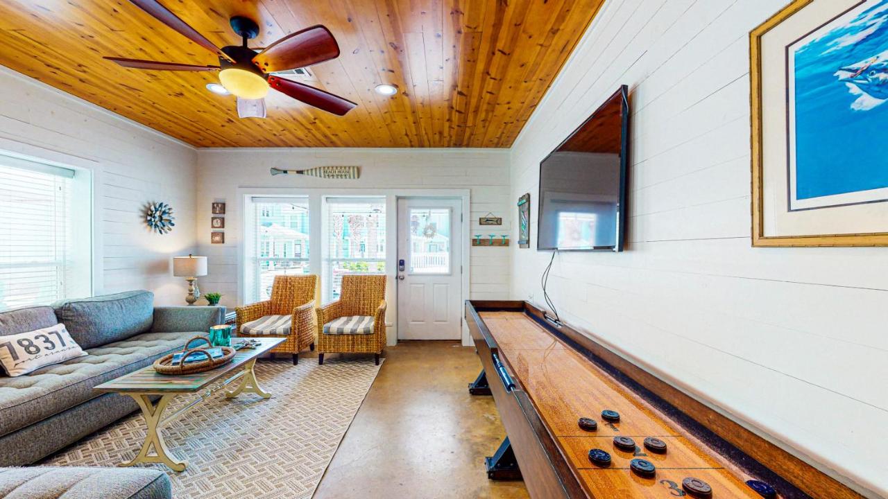  | TC304 Cool and Roomy Townhome Close to Beach, Shared Pool