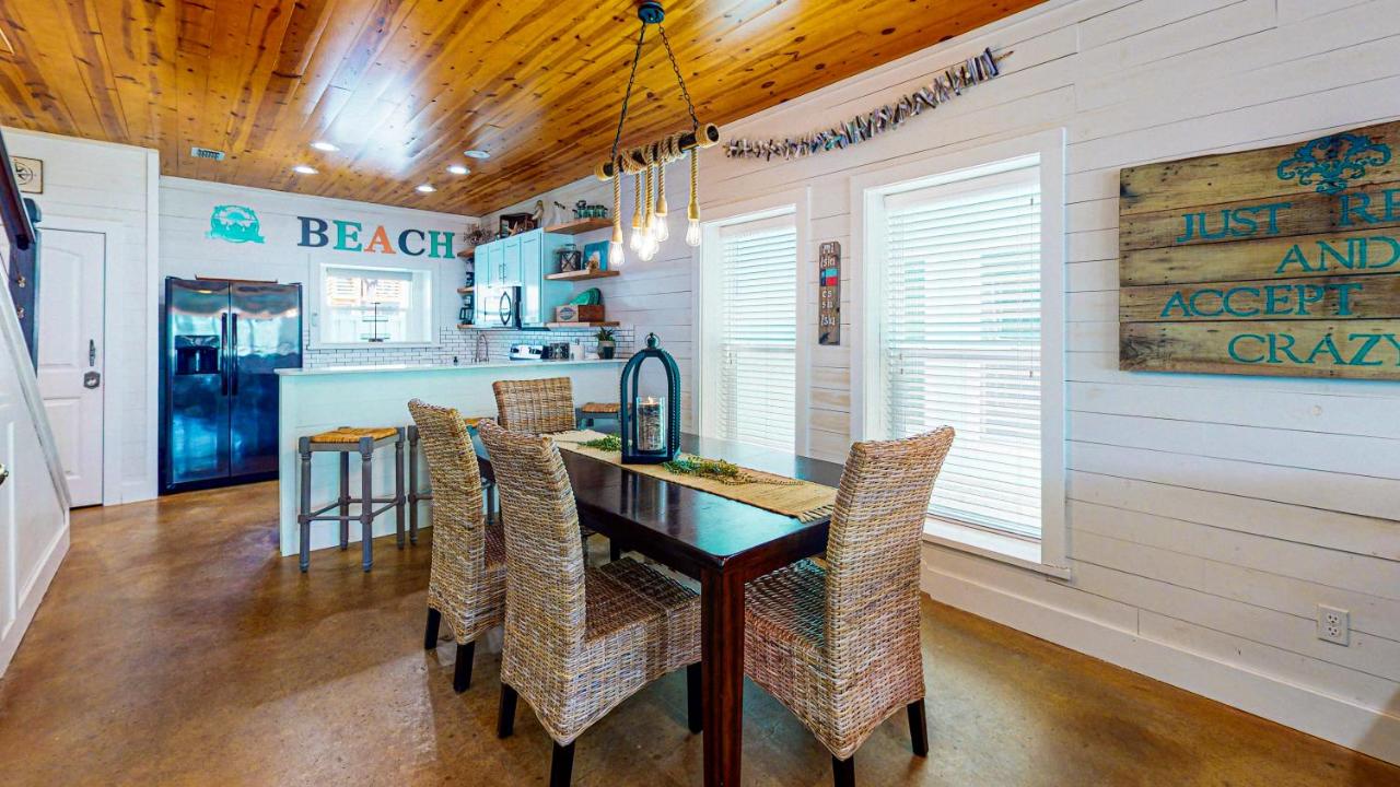  | TC304 Cool and Roomy Townhome Close to Beach, Shared Pool