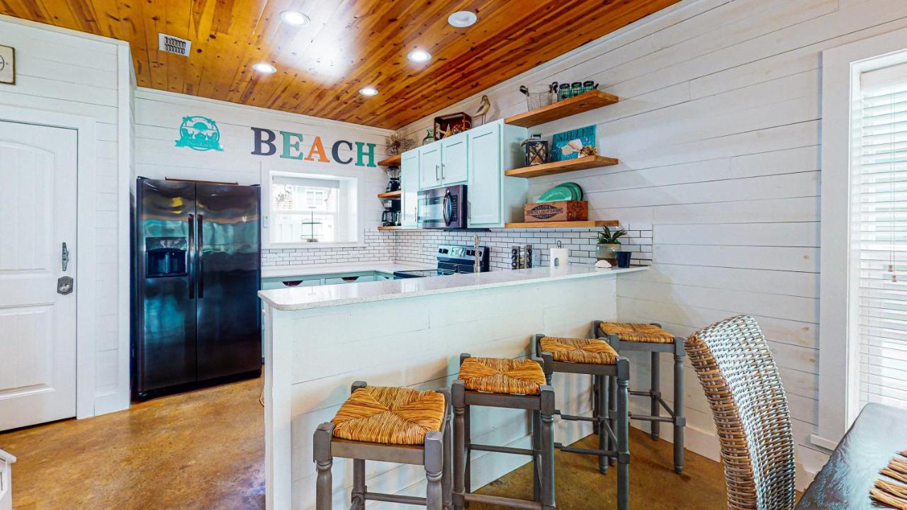  | TC304 Cool and Roomy Townhome Close to Beach, Shared Pool