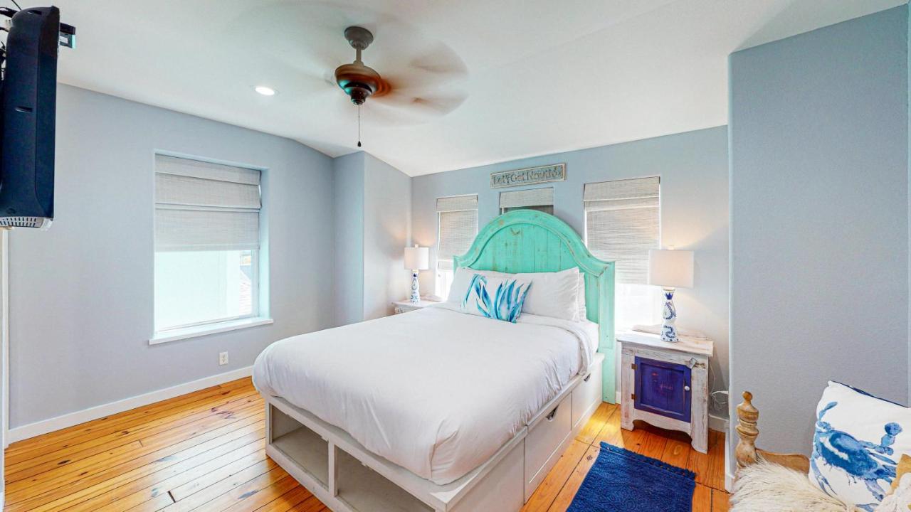  | TC304 Cool and Roomy Townhome Close to Beach, Shared Pool