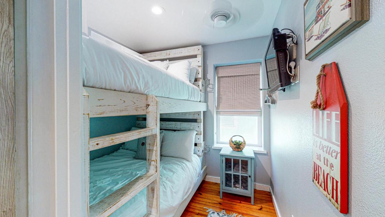 | TC304 Cool and Roomy Townhome Close to Beach, Shared Pool