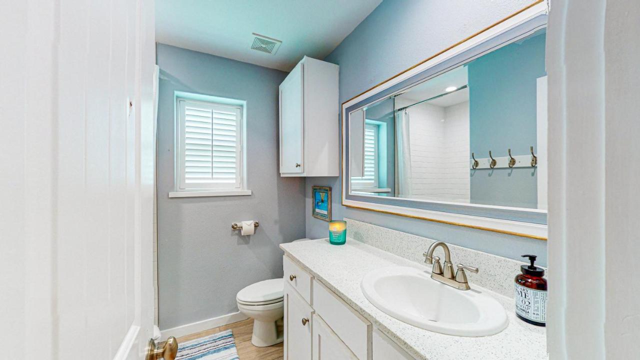  | TC304 Cool and Roomy Townhome Close to Beach, Shared Pool