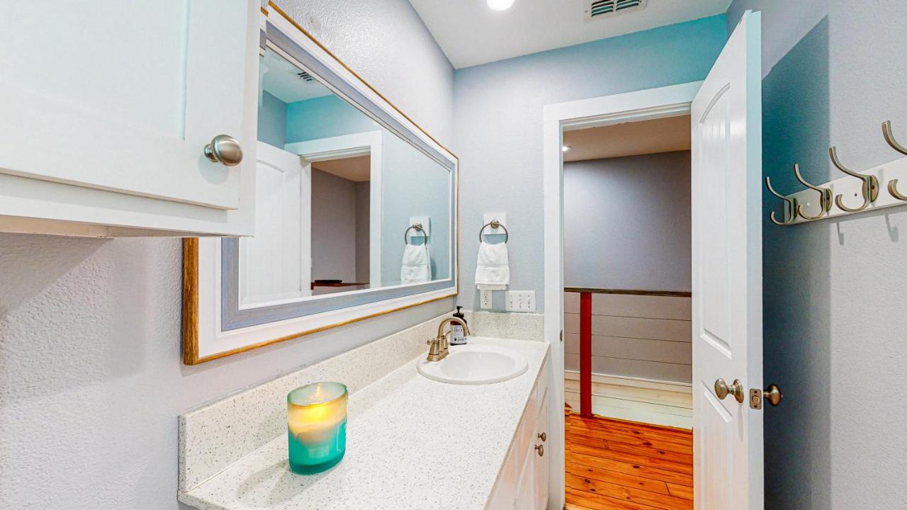  | TC304 Cool and Roomy Townhome Close to Beach, Shared Pool