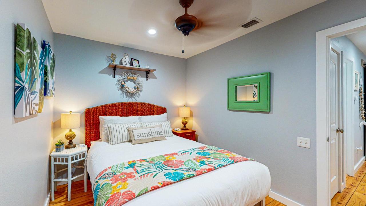  | TC304 Cool and Roomy Townhome Close to Beach, Shared Pool