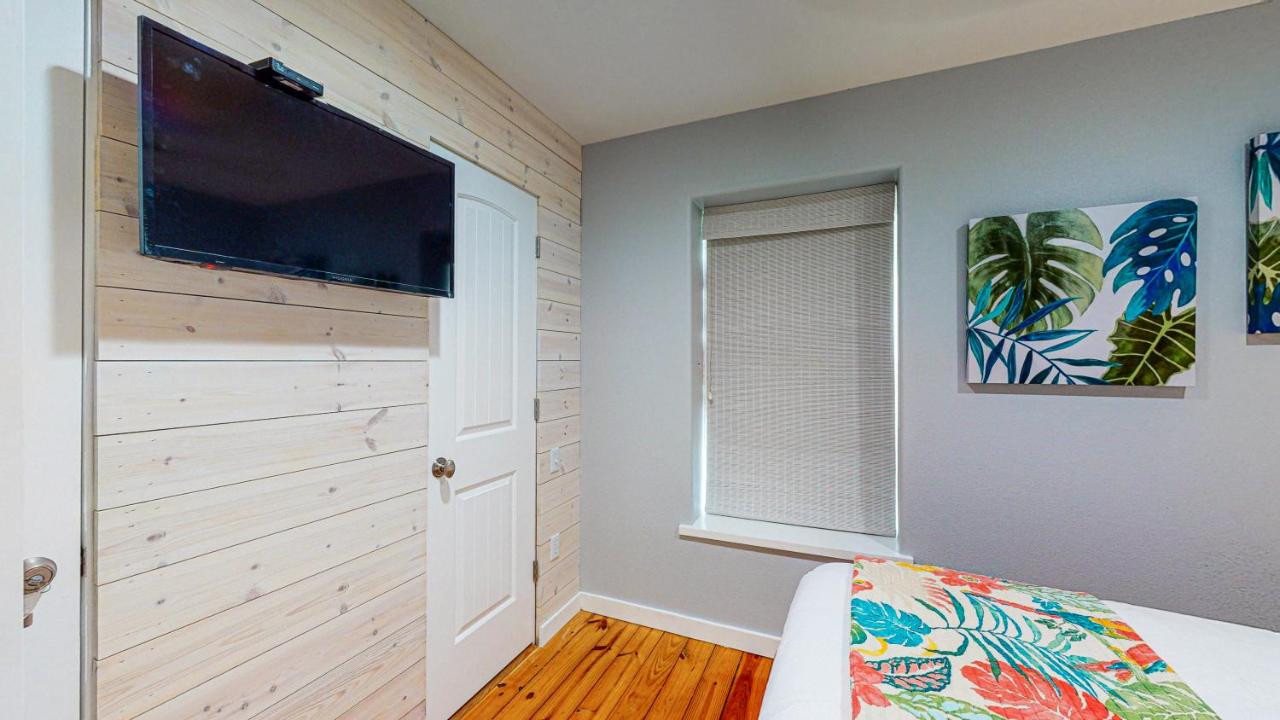  | TC304 Cool and Roomy Townhome Close to Beach, Shared Pool