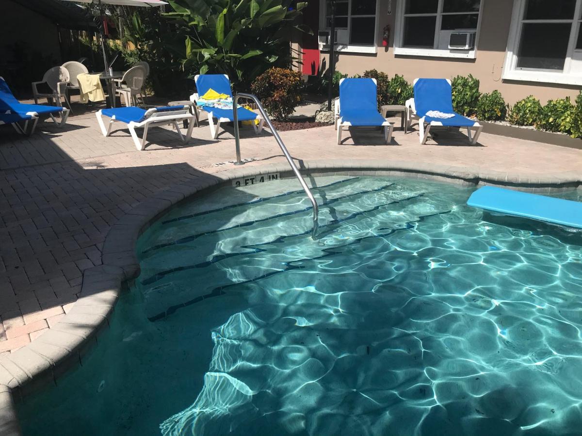 | INN LEATHER GUEST HOUSE-GAY MALE ONLY