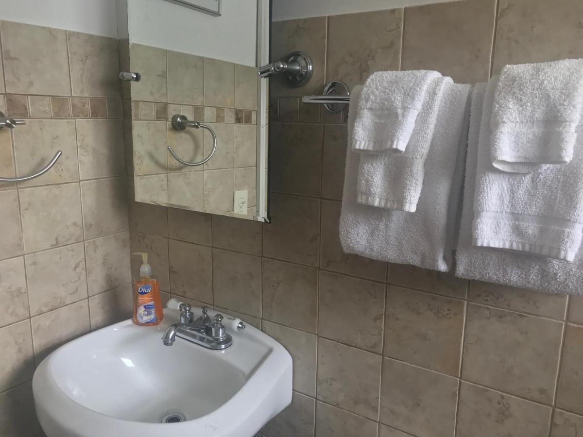 | INN LEATHER GUEST HOUSE-GAY MALE ONLY
