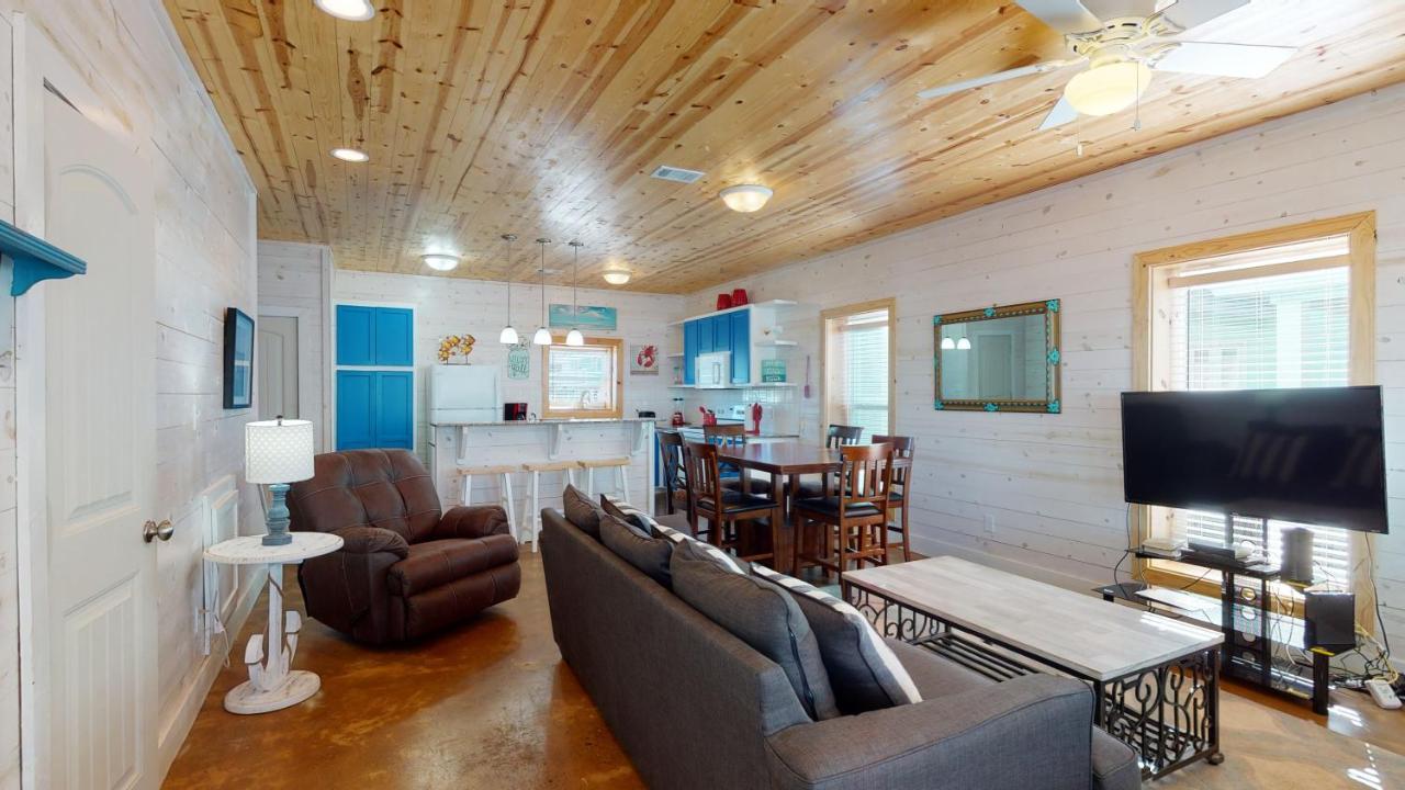  | TC503 Townhome Located in Town, Close to beach, Shared Pool, Pet Friendly