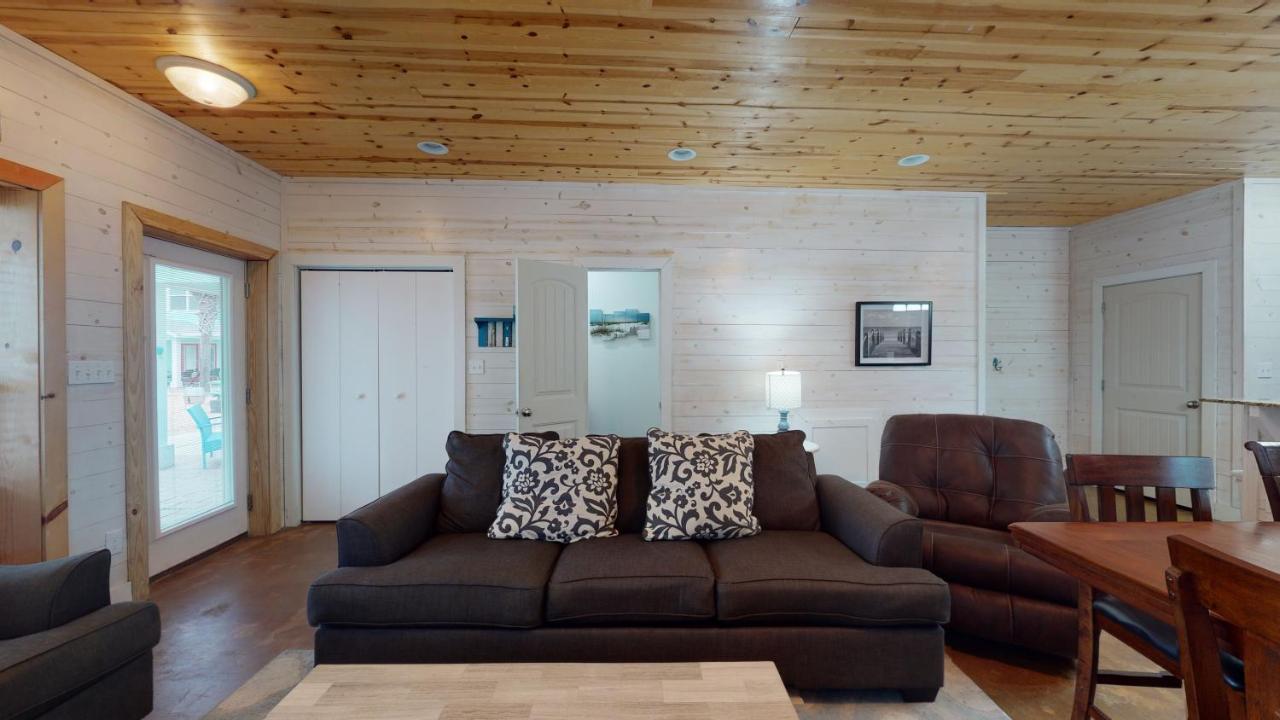  | TC503 Townhome Located in Town, Close to beach, Shared Pool, Pet Friendly