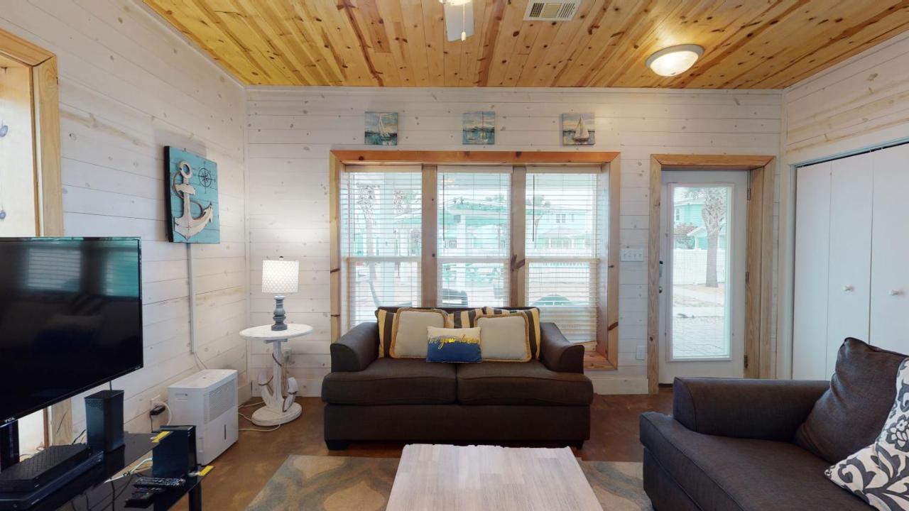  | TC503 Townhome Located in Town, Close to beach, Shared Pool, Pet Friendly