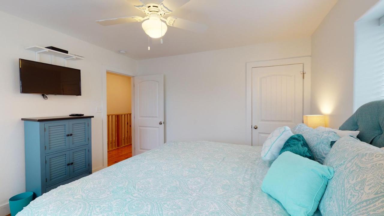  | TC503 Townhome Located in Town, Close to beach, Shared Pool, Pet Friendly